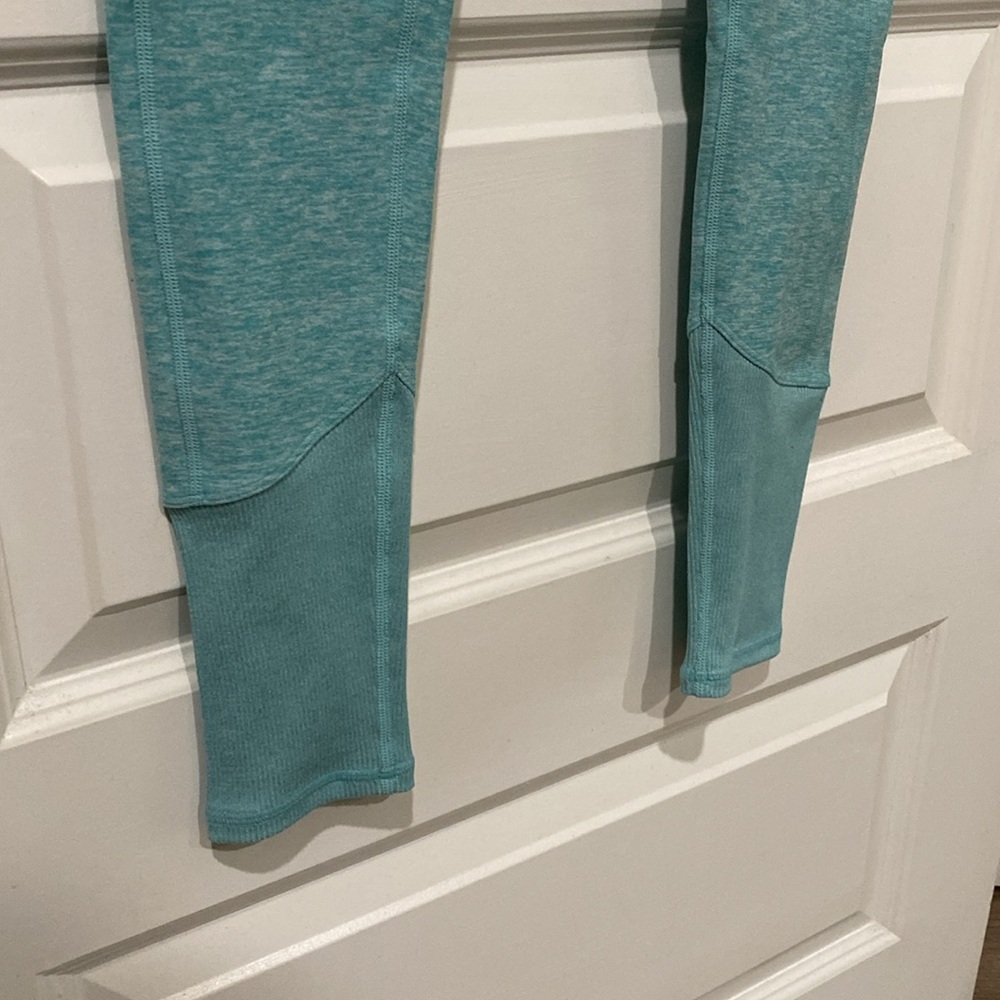 Alo Leggings - Picture 4 of 9